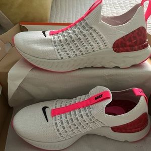 Brand New Never Worn Nike React Phantom Fun FK2